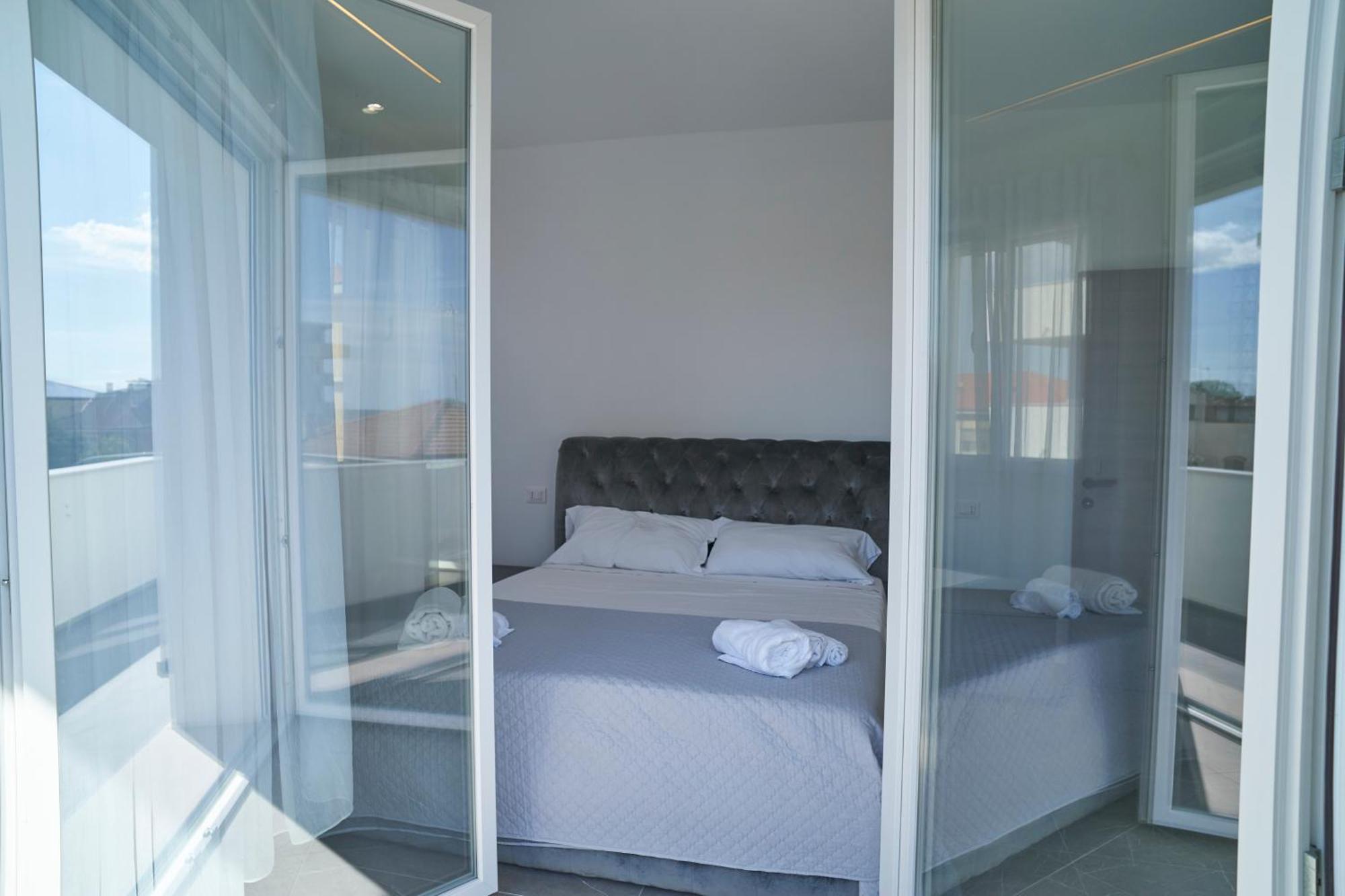 Villa Borghesi Suites Fronte Mare Rimini Exterior photo