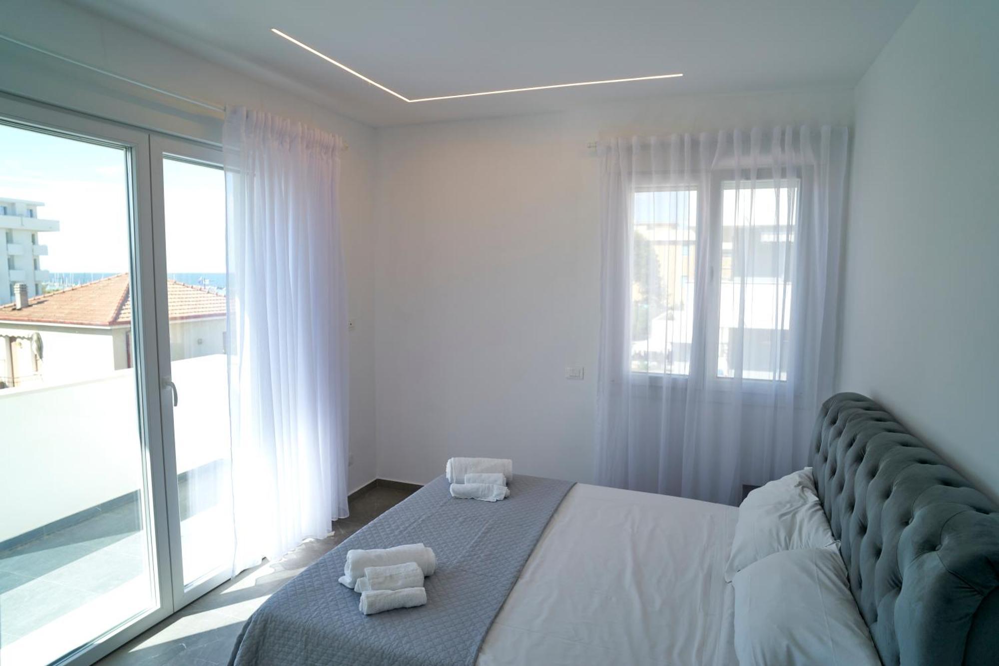 Villa Borghesi Suites Fronte Mare Rimini Exterior photo
