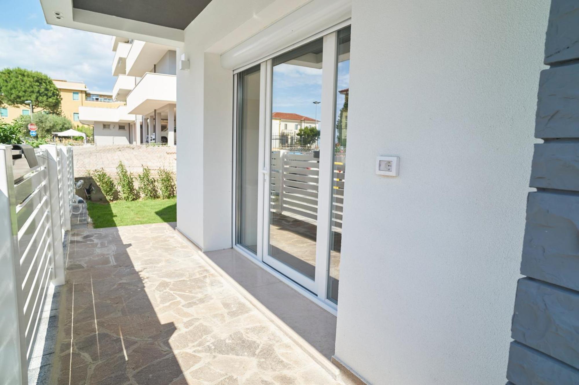 Villa Borghesi Suites Fronte Mare Rimini Exterior photo