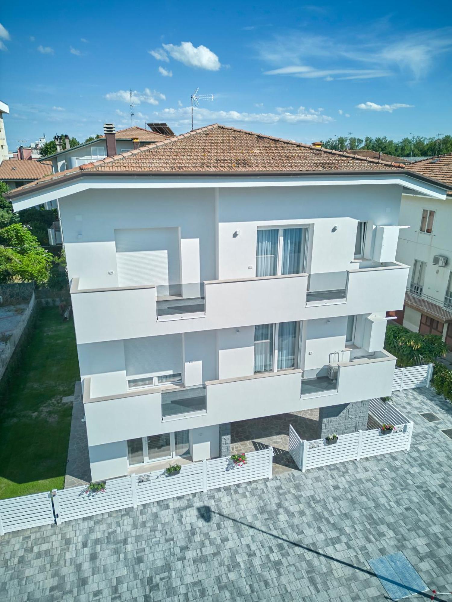Villa Borghesi Suites Fronte Mare Rimini Exterior photo