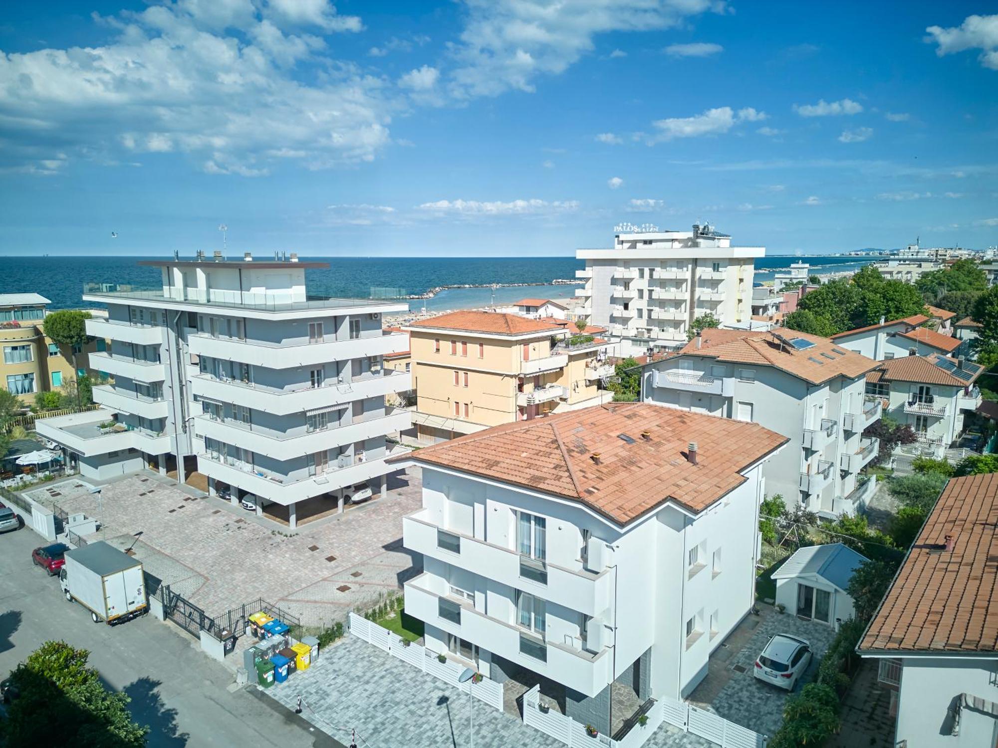 Villa Borghesi Suites Fronte Mare Rimini Exterior photo